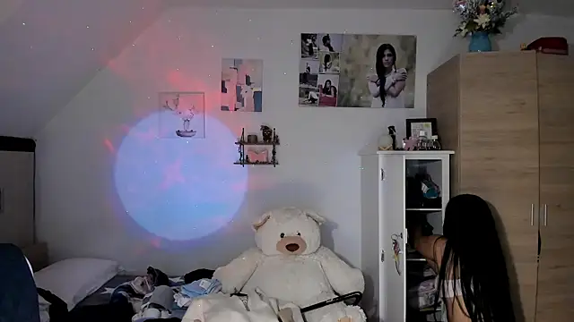 VeronikaOlsen online show from October 29, 2025, 9:05 pm