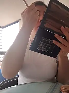 Snapshot of scarlett_moore chatting on October 13, 2025, 1:22 pm scarlett moore online show from October 13, 2025, 1:22 pm