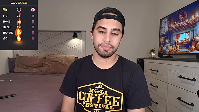 Snapshot of thonylewys chatting on October 19, 2025, 12:44 am thonylewys online show from October 19, 2025, 12:44 am