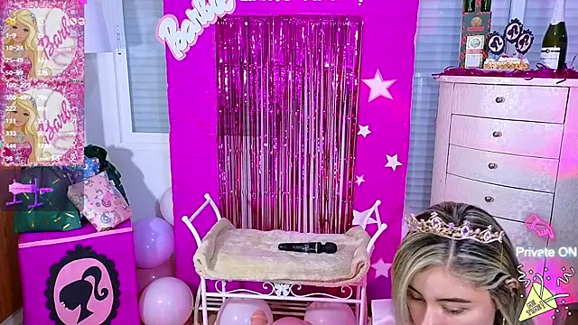 Snapshot of Tawny_cox chatting on December 8, 2024, 10:41 am Tawny cox online show from December 8, 2024, 10:41 am