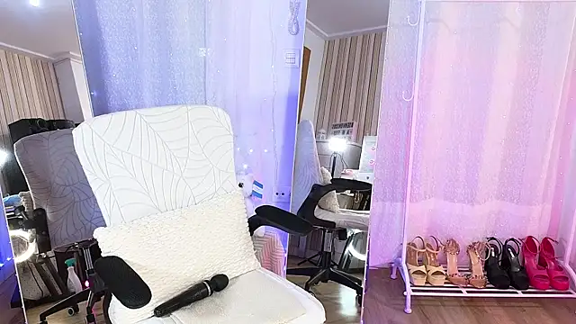 Tawny cox online show from November 17, 2025, 10:54 am