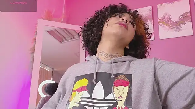 foxxy-lov3 online show from October 20, 2025, 11:43 am