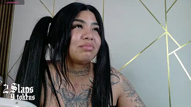 foxxy-lov3 online show from April 16, 2026, 10:45 pm