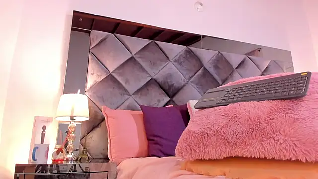 sofhiaa adaams online show from February 5, 2025, 4:14 pm