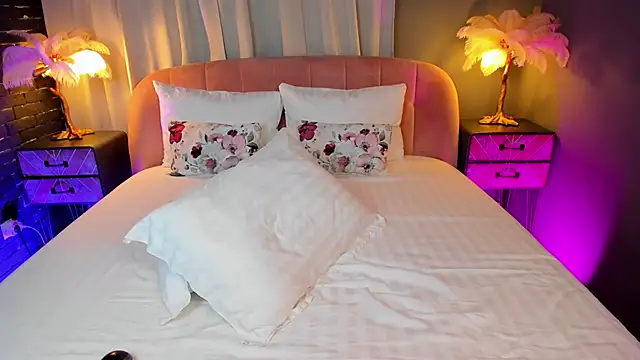 AmedeeaBanks online show from November 17, 2025, 8:58 pm