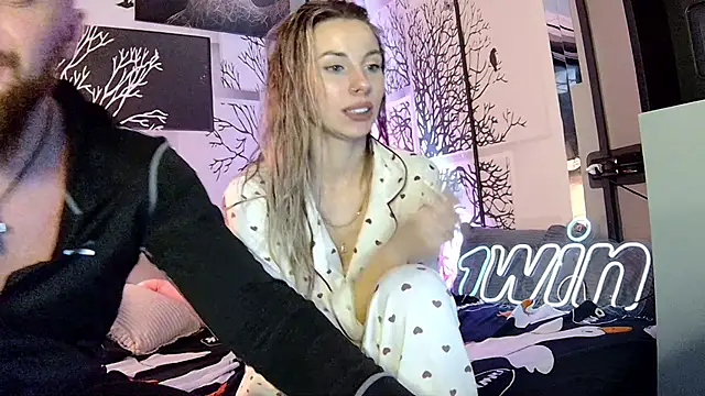 niki7377 online show from December 9, 2024, 10:43 am