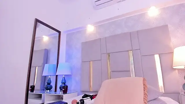 Snapshot of Camilaa_Sanchez_ chatting on January 5, 2025, 2:08 pm Camilaa Sanchez online show from January 5, 2025, 2:08 pm