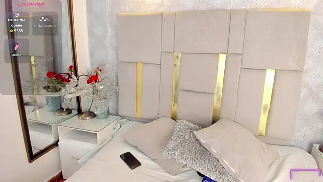 Snapshot of Camilaa_Sanchez_ chatting on October 24, 2025, 12:12 pm Camilaa Sanchez online show from October 24, 2025, 12:12 pm