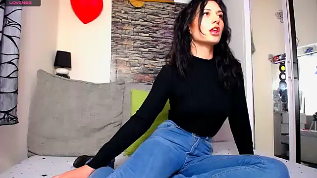 Snapshot of Angelique_An chatting on March 18, 2025, 6:15 pm Angelique An online show from March 18, 2025, 6:15 pm