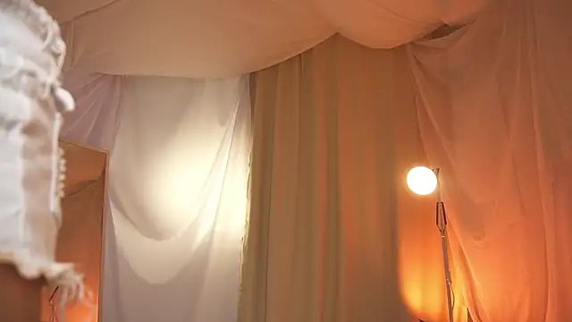 Snapshot of arizonasunrise chatting on December 19, 2024, 7:18 pm arizonasunrise online show from December 19, 2024, 7:18 pm