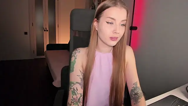 Snapshot of Midnight_Mi chatting on October 25, 2025, 3:40 pm Midnight Mi online show from October 25, 2025, 3:40 pm