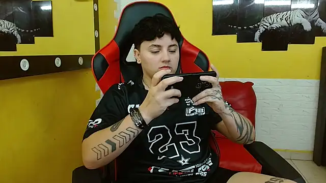 isabeautyx19 online show from November 13, 2025, 3:16 am