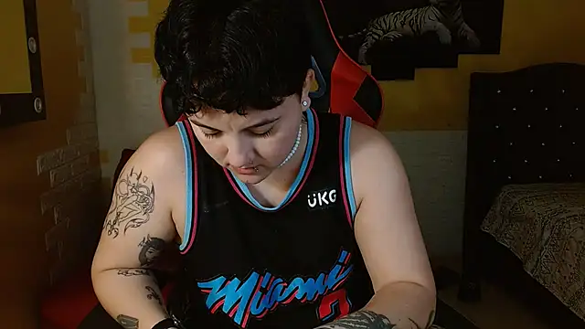 isabeautyx19 online show from November 19, 2025, 1:49 am