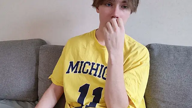 Snapshot of callmenineoneseven chatting on October 13, 2025, 7:52 am callmenineoneseven online show from October 13, 2025, 7:52 am