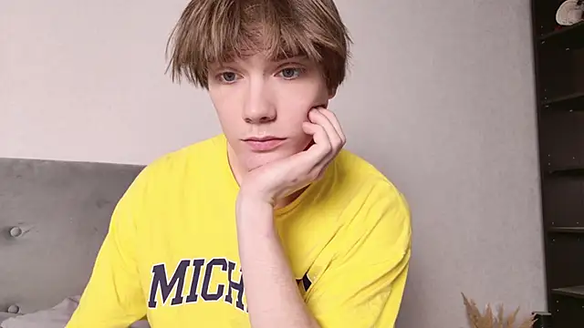 Snapshot of callmenineoneseven chatting on October 30, 2025, 5:46 pm callmenineoneseven online show from October 30, 2025, 5:46 pm