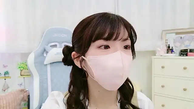 -minami- online show from October 2, 2025, 12:01 pm