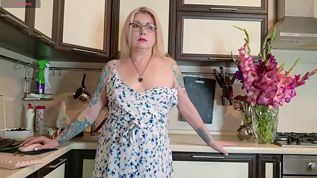 Snapshot of -Yourwoman- chatting on July 20, 2026, 4:42 pm -Yourwoman- online show from July 20, 2026, 4:42 pm