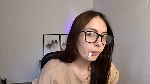 lalawhitte online show from July 18, 2026, 4:33 pm