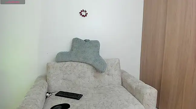 alexandra fiore online show from January 6, 2025, 2:37 am