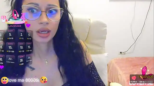 kissnicol32 online show from November 19, 2025, 3:45 pm