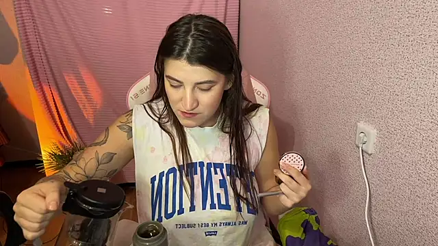 Katrin  kiss online show from December 4, 2025, 7:11 pm