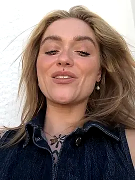 Goldloeckchen159 online show from June 26, 2026, 4:22 pm