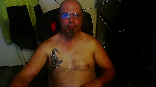 Snapshot of KrazyLegz chatting on October 31, 2025, 2:51 pm KrazyLegz online show from October 31, 2025, 2:51 pm