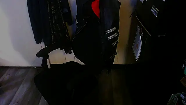 Snapshot of KrazyLegz chatting on November 9, 2025, 6:17 pm KrazyLegz online show from November 9, 2025, 6:17 pm