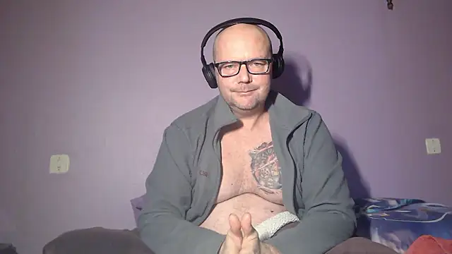 Snapshot of hairy_orbite chatting on October 31, 2025, 7:20 am hairy orbite online show from October 31, 2025, 7:20 am