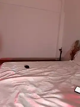 ReiyaRey online show from April 14, 2026, 10:05 pm