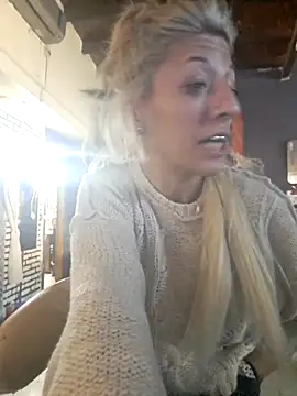 Snapshot of gala2 chatting on April 22, 2026, 1:01 pm gala2 online show from April 22, 2026, 1:01 pm