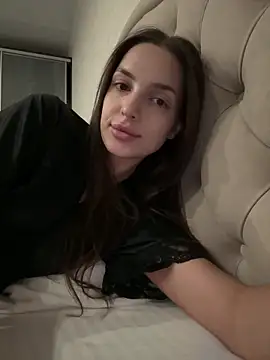 BellaHalles online show from March 2, 2025, 9:01 pm