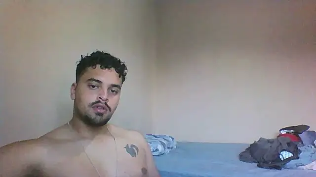 Snapshot of Xcumshot33 chatting on October 17, 2025, 8:00 pm Xcumshot33 online show from October 17, 2025, 8:00 pm