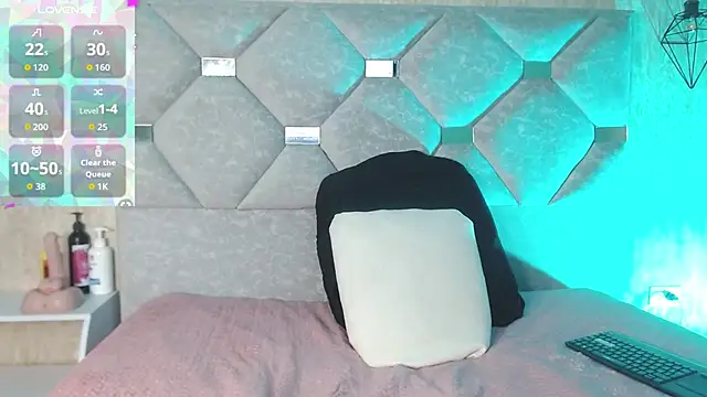 Danielaa a online show from April 14, 2026, 12:16 am