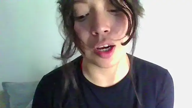 katherodriguezx online show from April 15, 2026, 6:15 pm