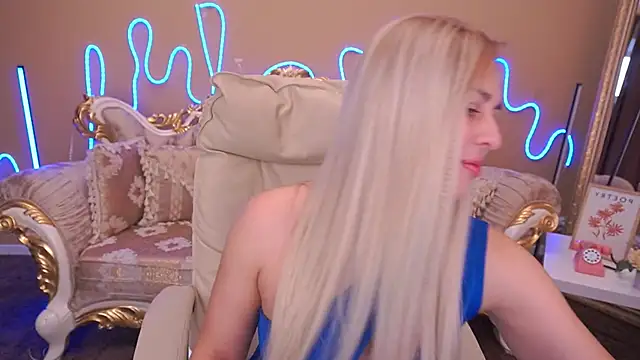 ArishkaLulu online show from November 5, 2025, 6:57 am