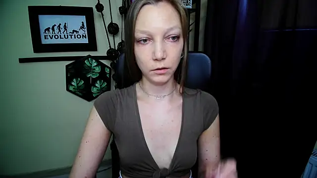 EmillyPlay online show from June 19, 2026, 5:34 am