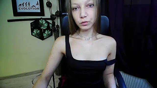EmillyPlay online show from July 10, 2026, 5:34 am