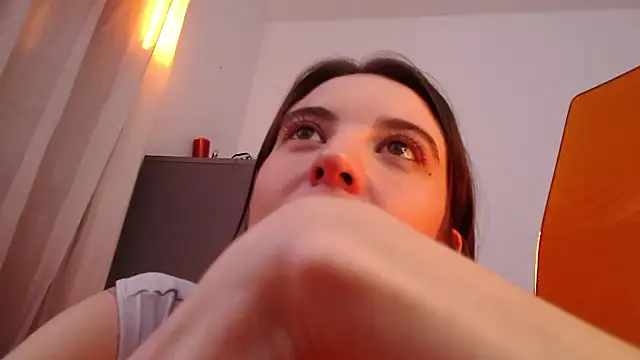 Snapshot of licoricepizza chatting on December 1, 2024, 7:36 pm licoricepizza online show from December 1, 2024, 7:36 pm