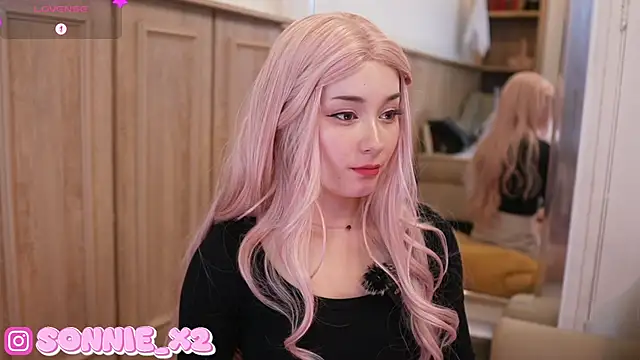 Sonnie  online show from February 10, 2025, 4:04 pm