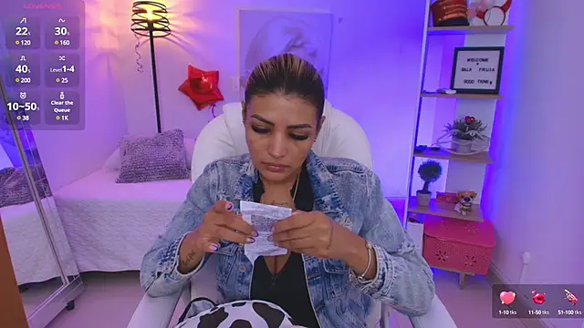 SALOOMEE   online show from March 8, 2025, 11:05 am