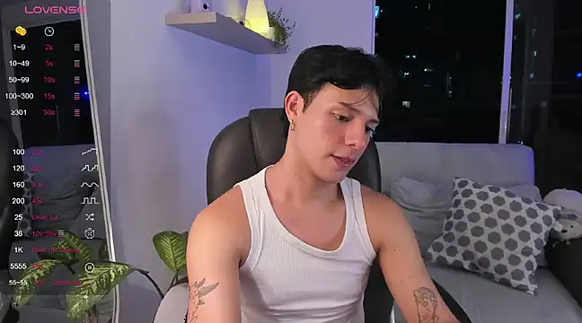 Snapshot of Alexxblue chatting on December 6, 2024, 1:07 am Alexxblue online show from December 6, 2024, 1:07 am