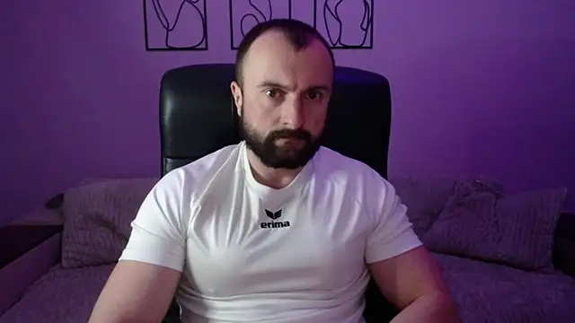 brindlefly6969 online show from April 15, 2026, 10:33 am