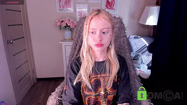 MalenaErnman online show from March 22, 2025, 11:00 am