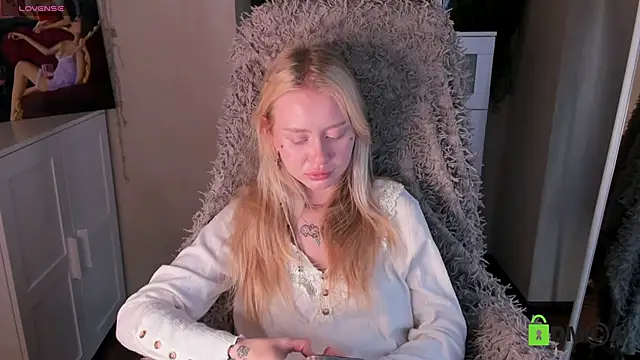 MalenaErnman online show from October 4, 2025, 10:35 am