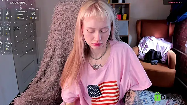 MalenaErnman online show from April 12, 2026, 10:42 am