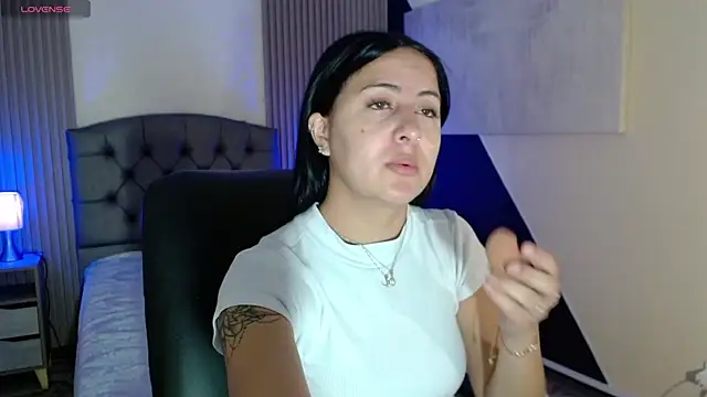 isabella smith  online show from September 24, 2025, 7:50 pm