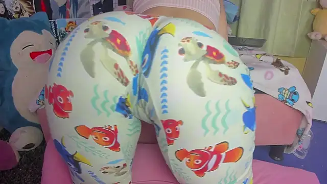 Snapshot of bonnie_moon chatting on December 23, 2025, 4:10 am bonnie moon online show from December 23, 2025, 4:10 am