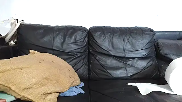 Snapshot of Youns98 chatting on October 10, 2025, 3:00 pm Youns98 online show from October 10, 2025, 3:00 pm