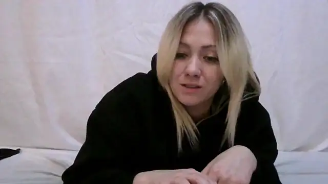 Snapshot of SallyCumLaude chatting on February 26, 2025, 5:42 am SallyCumLaude online show from February 26, 2025, 5:42 am